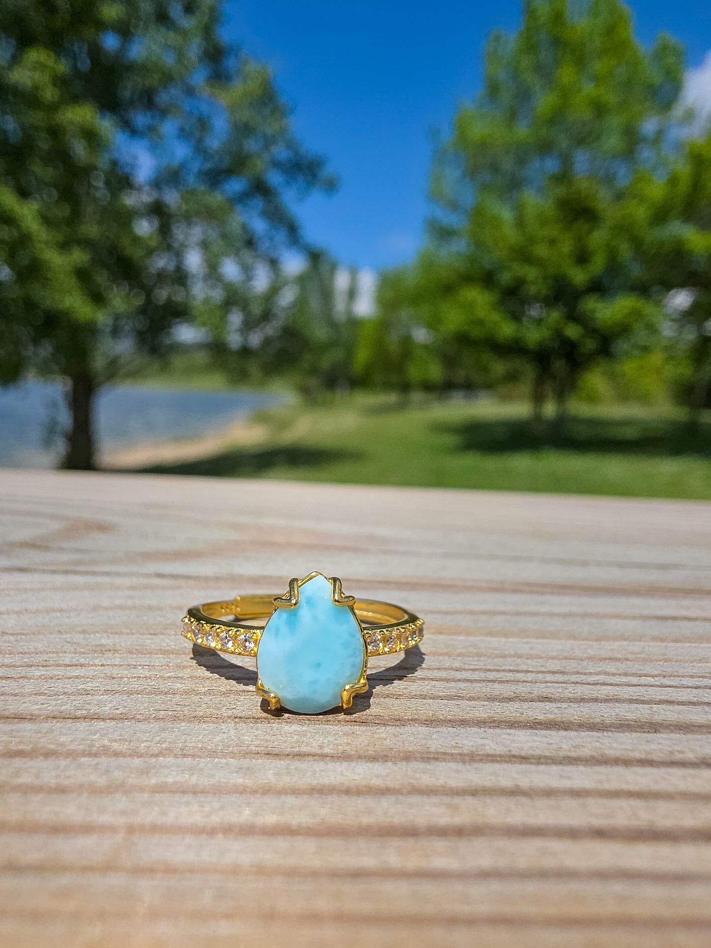 ANILLO DE LARIMAR CALIDAD EXTRA EN PLATA BAÑADA EN ORO | AJUSTABLE