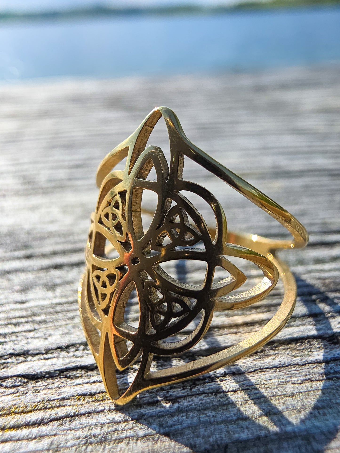 ANILLO ACERO INOXIDABLE CHAPADO EN ORO | NUDO DE BRUJA