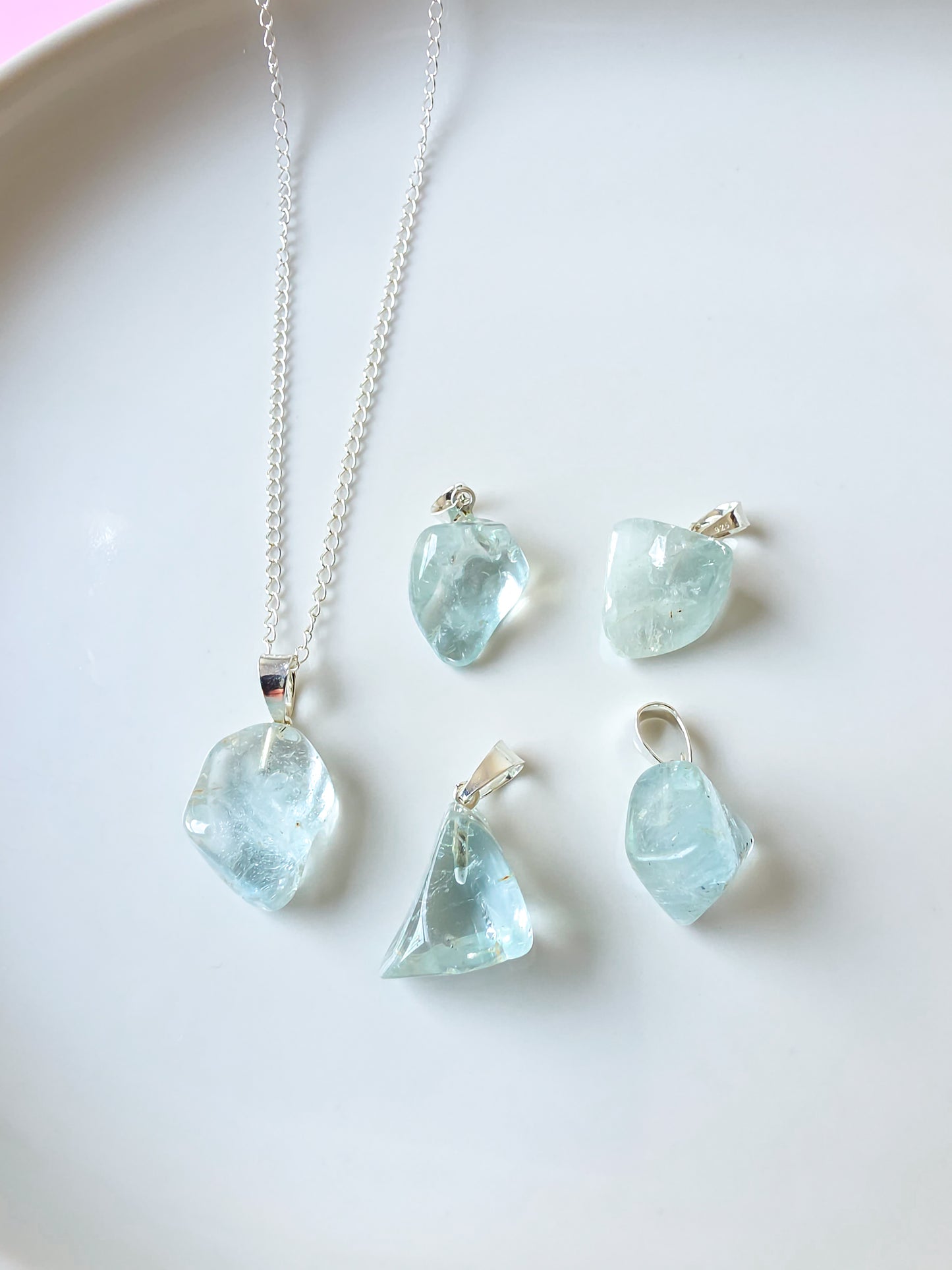 COLGANTE RODADO DE TOPACIO AZUL EN PLATA