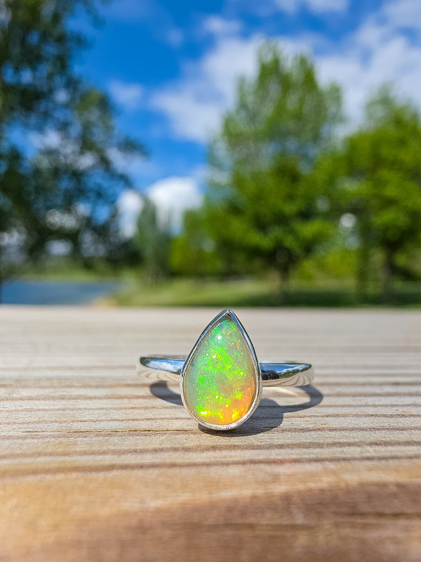 ANILLO DE ÓPALO BLANCO CALIDAD EXTRA EN PLATA | AJUSTABLE