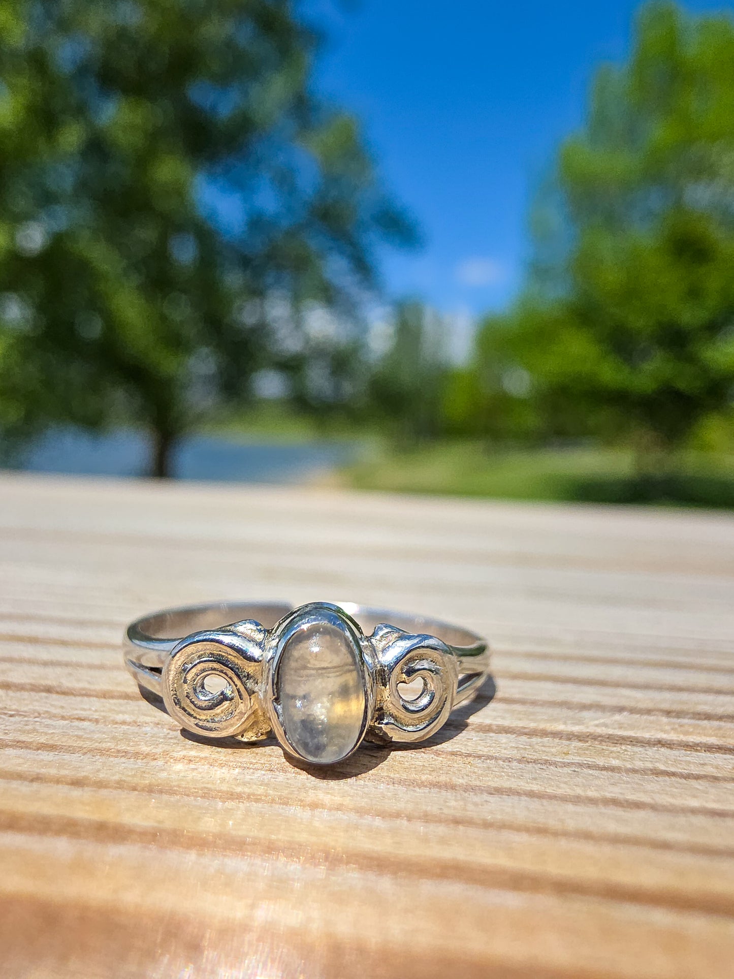 ANILLO DE PIEDRA LUNA DISEÑOS EN PLATA | AJUSTABLE