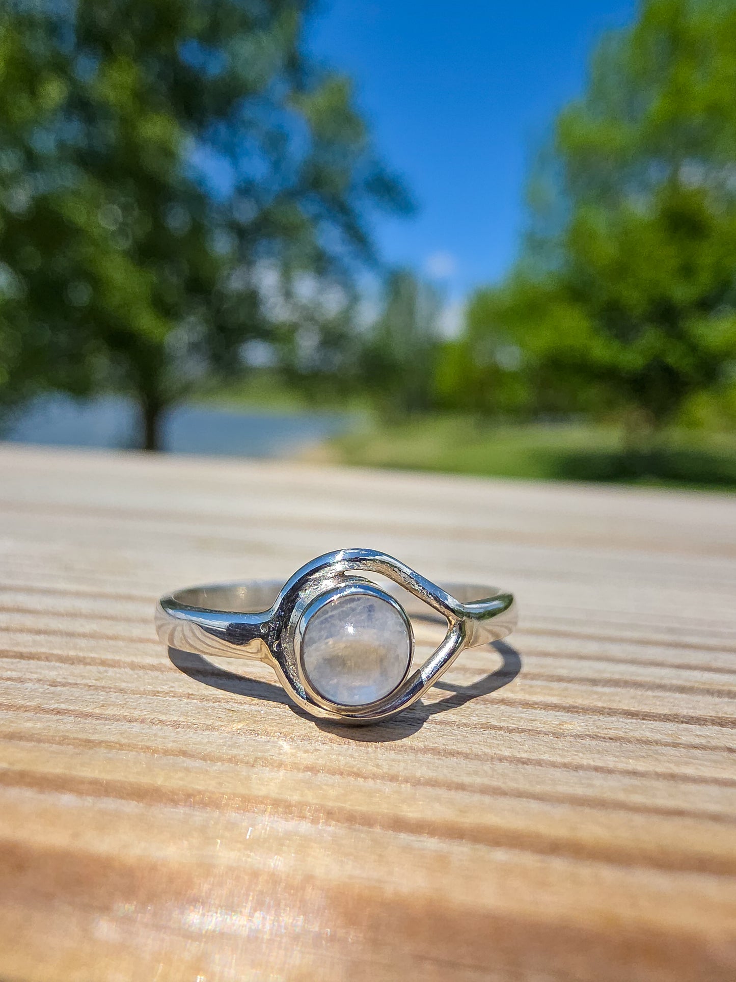 ANILLO DE PIEDRA LUNA DISEÑOS EN PLATA | AJUSTABLE