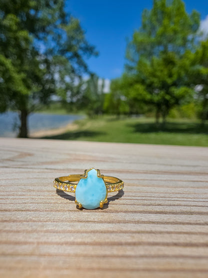 ANILLO DE LARIMAR CALIDAD EXTRA EN PLATA BAÑADA EN ORO | AJUSTABLE