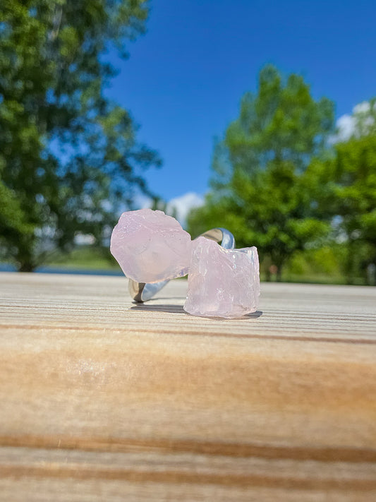 ANILLO DE CUARZO ROSA EN PLATA | AJUSTABLE
