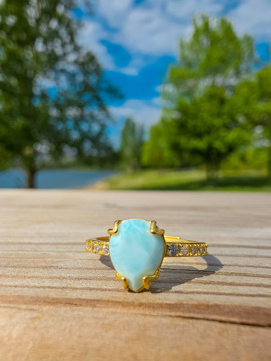 ANILLO DE LARIMAR CALIDAD EXTRA EN PLATA BAÑADA EN ORO | AJUSTABLE