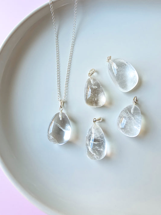 COLGANTE RODADO DE CUARZO TRANSPARENTE EN PLATA