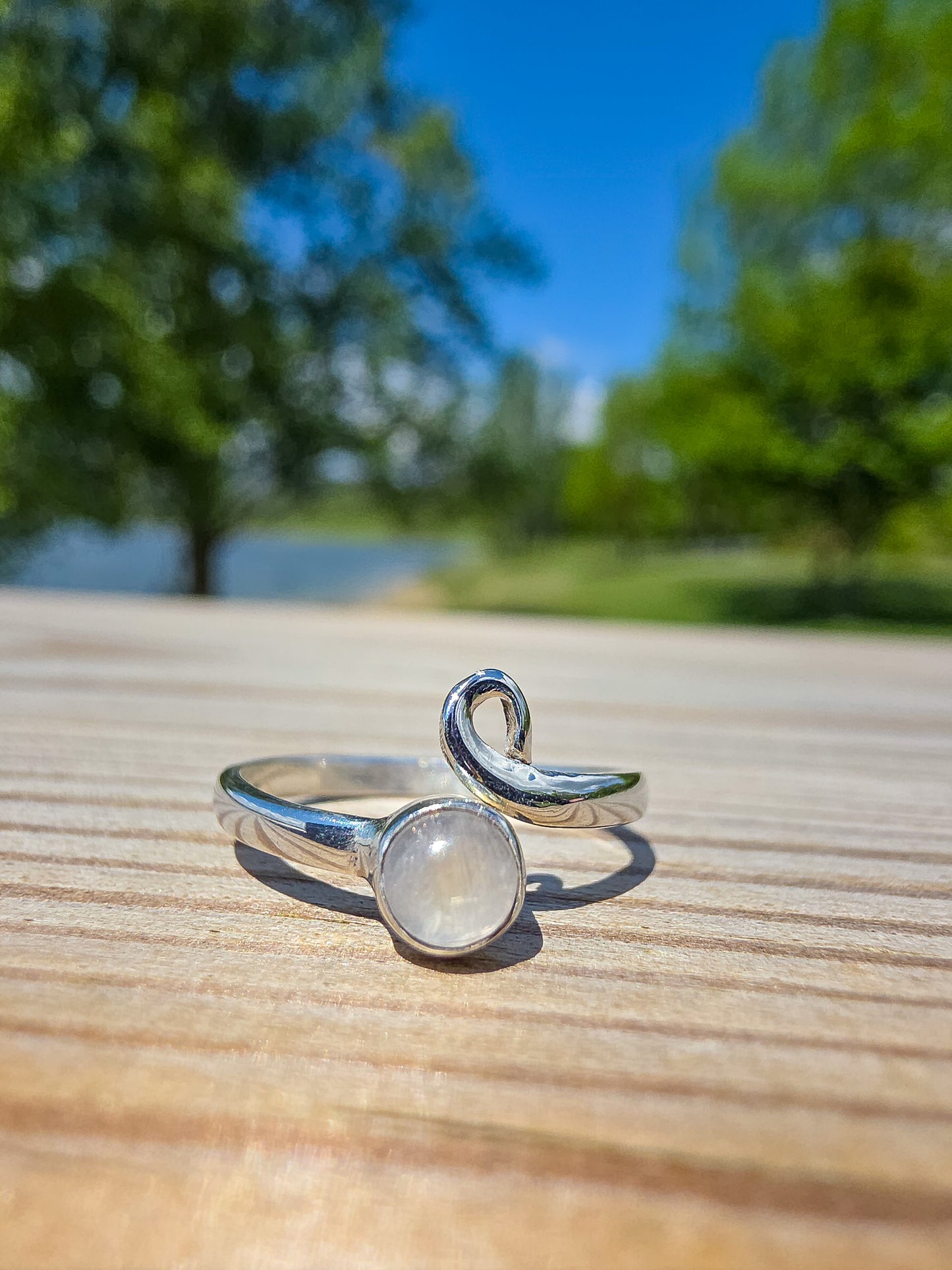 ANILLO DE PIEDRA LUNA DISEÑOS EN PLATA | AJUSTABLE