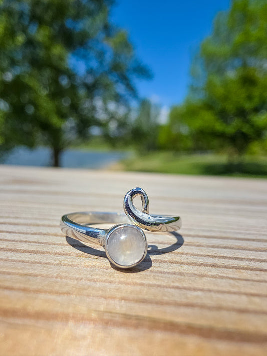 ANILLO DE PIEDRA LUNA DISEÑOS EN PLATA | AJUSTABLE